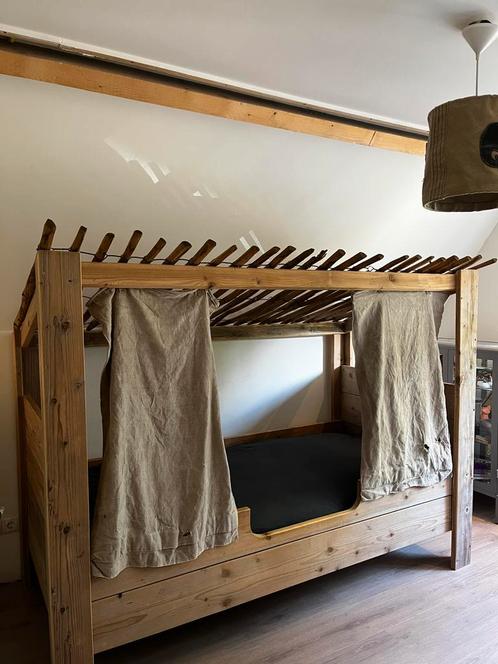 Steigerhouten 1 persoons kinderbed met dakje en gordijnen, Kinderen en Baby's, Kinderkamer | Stapelbedden en Hoogslapers, Gebruikt