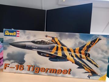 F-16 Tigermeet 1/32 revell  beschikbaar voor biedingen