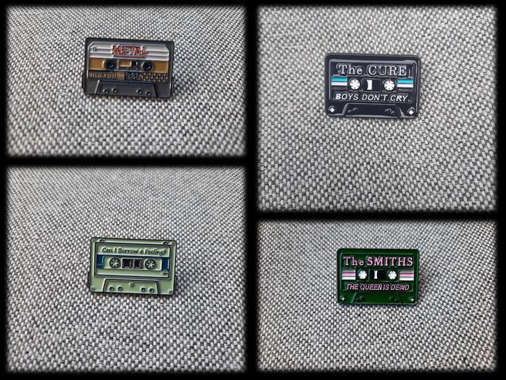 4 mooie pins van cassettebandjes te koop, Verzamelen, Speldjes, Pins en Buttons, Nieuw, Speldje of Pin, Overige onderwerpen, Ophalen of Verzenden