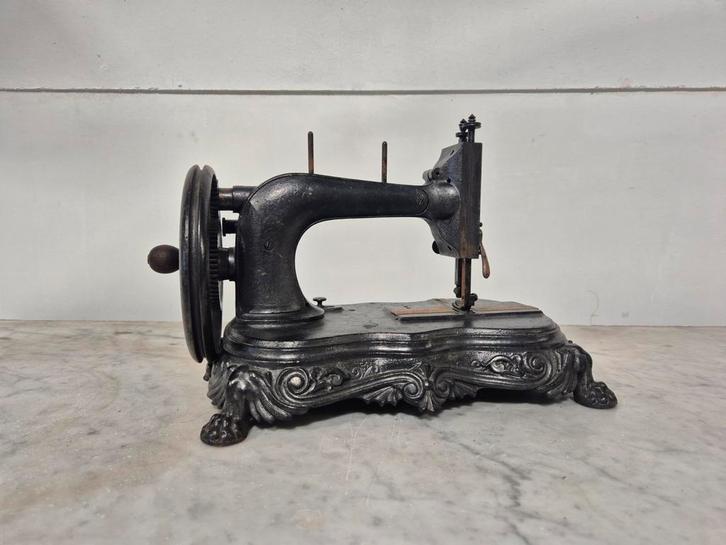 19e eeuwse clemens muller dresden gietijzeren naaimachine, Antiek en Kunst, Antiek | Naaimachines, Ophalen of Verzenden