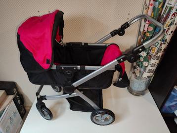 Leuke poppenwagen beschikbaar voor biedingen