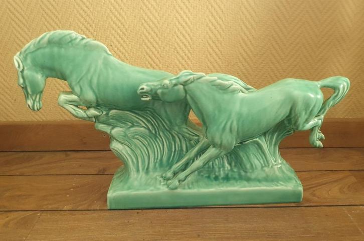 Faience Art deco beelden groep van springende paarden, Antiek en Kunst, Kunst | Beelden en Houtsnijwerken, Ophalen of Verzenden