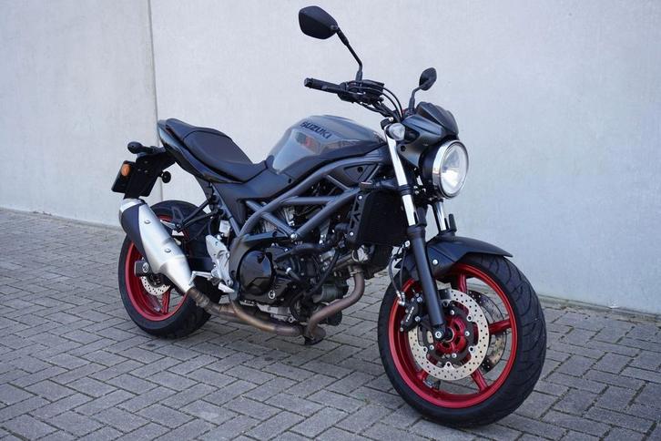 SUZUKI SV 650 (bj 2023) SV650 (NIEUWSTAAT), Motoren, Motoren | Suzuki, Bedrijf, Sport, meer dan 35 kW, 2 cilinders, Motorrijbewijs A