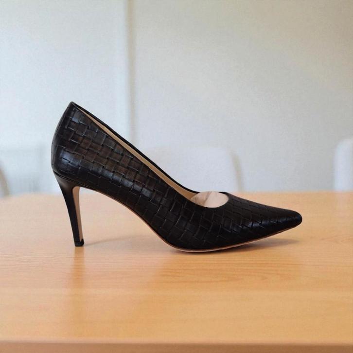 Feraggio pumps zwart gevlochten leer maat 39, Kleding | Dames, Schoenen, Zo goed als nieuw, Pumps, Zwart, Verzenden