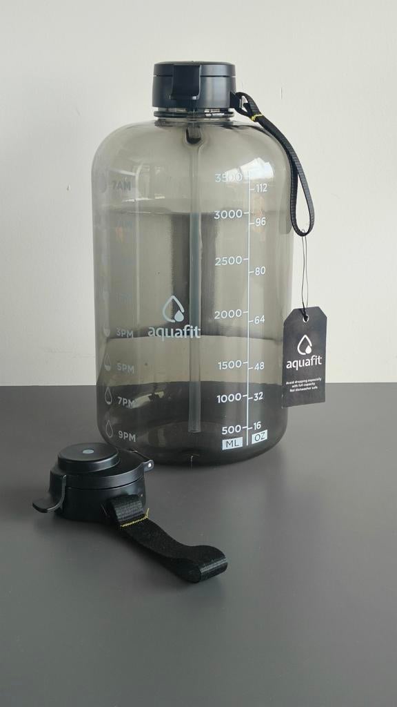 Aquafit 1 gallon waterfles met 2 tuiten - Zo goed als nieuw, Ophalen of Verzenden, Zo goed als nieuw