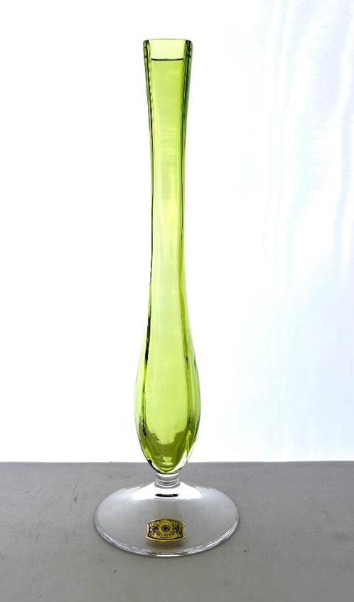 Val Saint Lambert smal groen vaasje kristal - soliflor, Antiek en Kunst, Antiek | Glas en Kristal, Ophalen of Verzenden