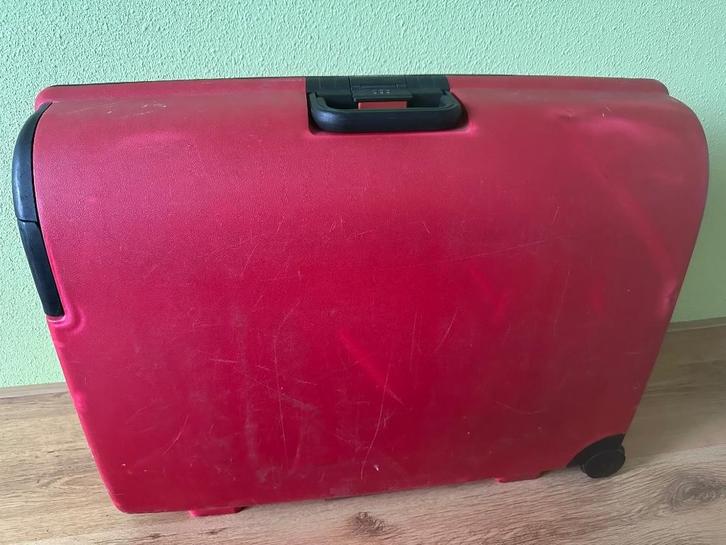 Rode Carlton koffer, Sieraden, Tassen en Uiterlijk, Koffers, Gebruikt, Hard kunststof, 70 cm of meer, 55 cm of meer, Slot, Ophalen