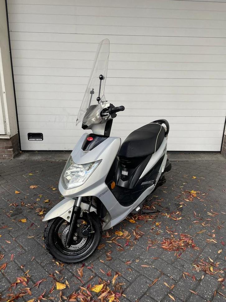 Kymco vp50 brom scooter 45km brommer 3mnd garantie bromfiets, Fietsen en Brommers, Scooters | Kymco, Gebruikt, Maximaal 45 km/u