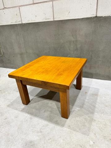 Eiken bijzet tafel ( massief) beschikbaar voor biedingen