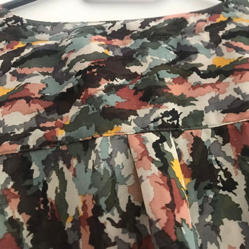 Een abstract schilderij van ?, Kleding | Dames, Blouses en Tunieken, Zo goed als nieuw, Maat 38/40 (M), Verzenden