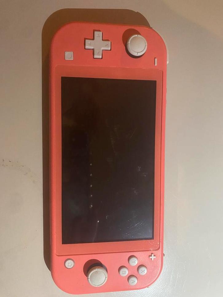 Nintendo Switch Lite - Coral, Spelcomputers en Games, Games | Nintendo Switch, Nieuw, Overige genres, 1 speler, Vanaf 7 jaar, Ophalen of Verzenden