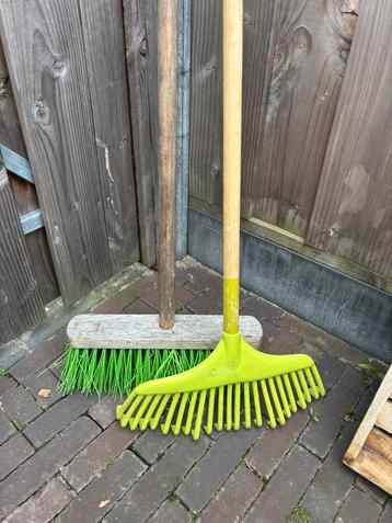 Bezem en hark voor tuin of terras beschikbaar voor biedingen