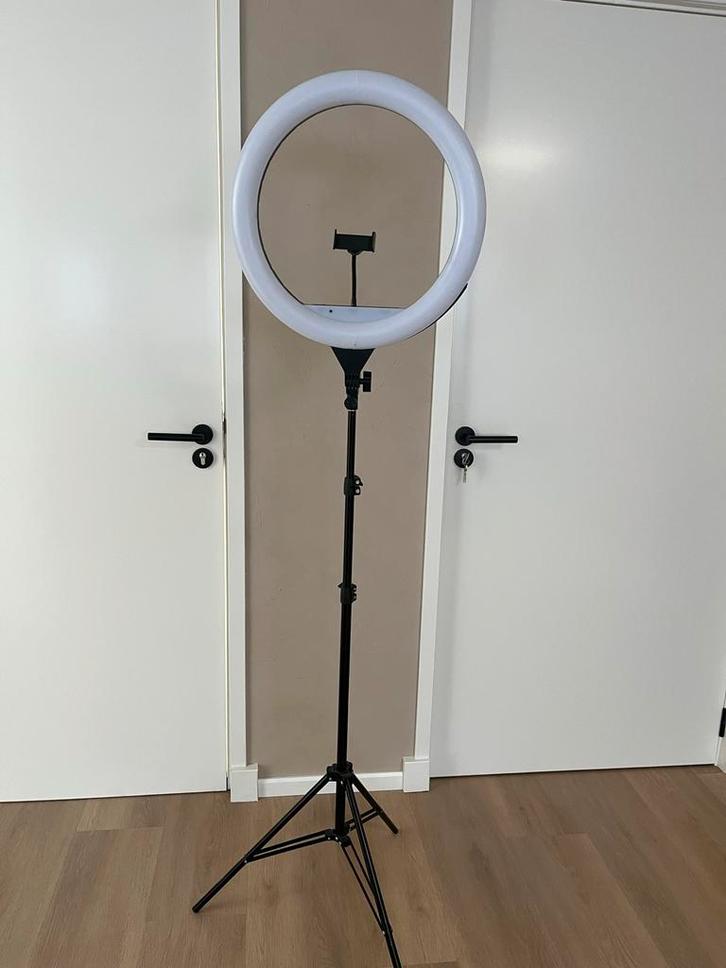 Ringlamp met standaard - Vloglamp, Audio, Tv en Foto, Fotografie | Fotostudio en Toebehoren, Gebruikt, Lamp of Flitsset, Ophalen