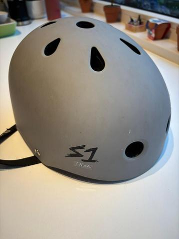 BMX S1 “lifer” helm beschikbaar voor biedingen