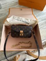 Louis Vuitton tas ( pochette Metis east west monogram ), Sieraden, Tassen en Uiterlijk, Tassen | Damestassen, Ophalen, Zo goed als nieuw