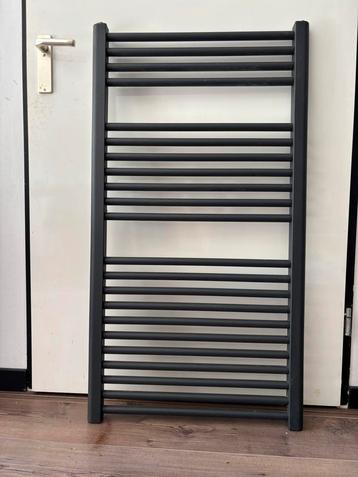 Plieger designradiator 112x60 parelgrijs MOET SNEL WEG beschikbaar voor biedingen