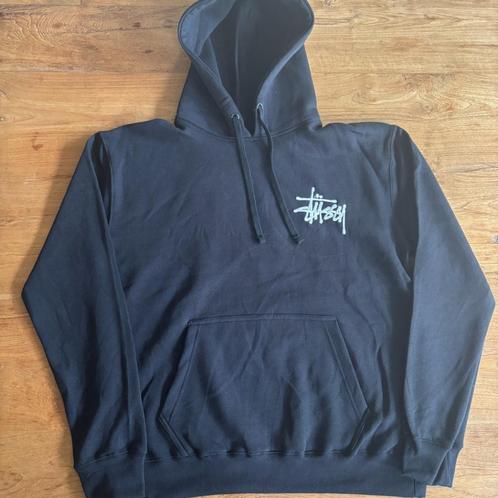 Zwarte Stüssy Hoodie met Backlogo - L - Nieuw, Kleding | Heren, Truien en Vesten, Nieuw, Maat 52/54 (L), Zwart, Verzenden