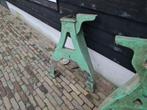 2 oude gietijzeren machine poten, poten ca 77 cm hoog,, Antiek en Kunst, Antiek | Gereedschap en Instrumenten, Ophalen