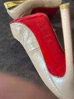 Christian Louboutin Metalipp” hakken met goudkleurige metall, Kleding | Dames, Schoenen, Beige, Ophalen of Verzenden, Christian Louboutin