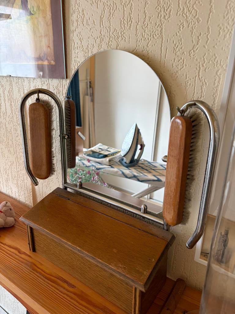 Vintage wandspiegel met borstels & houten vak, Ophalen, Rechthoekig, Minder dan 50 cm