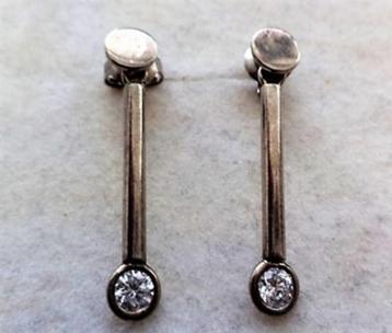 Mooie zilveren oorbellen met zirkonia 925 beschikbaar voor biedingen