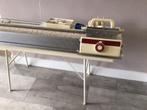 Brother KH-230/KR-230 dubbelbed grofbreimachine met tafel, Hobby en Vrije tijd, Breien en Haken, Ophalen, Zo goed als nieuw, Breien