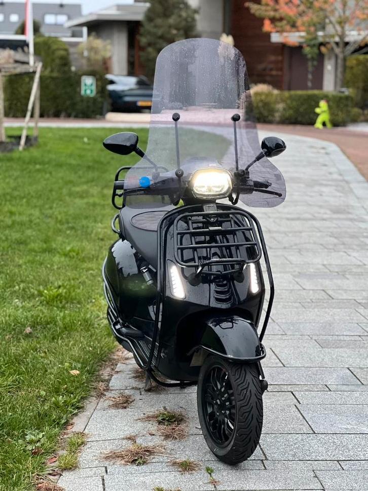 Vespa sprint full option 2022, Fietsen en Brommers, Scooters | Vespa, Zo goed als nieuw, Benzine, Ophalen of Verzenden