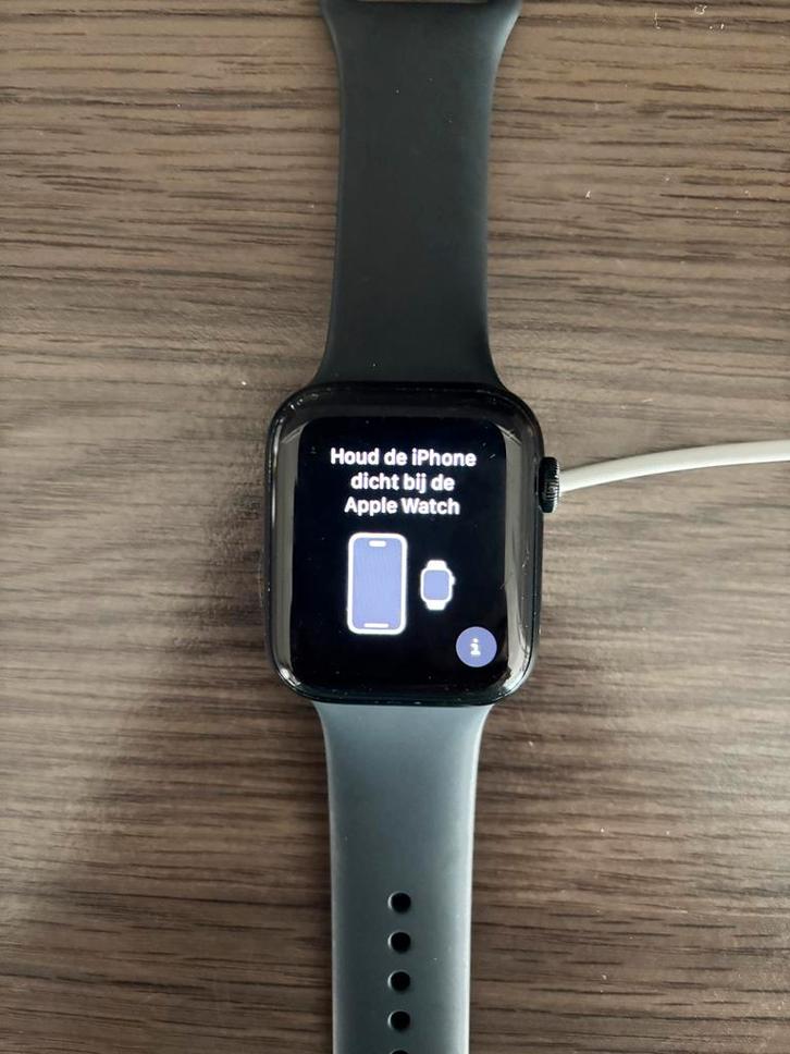 Apple Watch SE 44mm, Sieraden, Tassen en Uiterlijk, Smartwatches, Zo goed als nieuw, iOS, Zwart, Afstand, Waterdicht, Ophalen of Verzenden