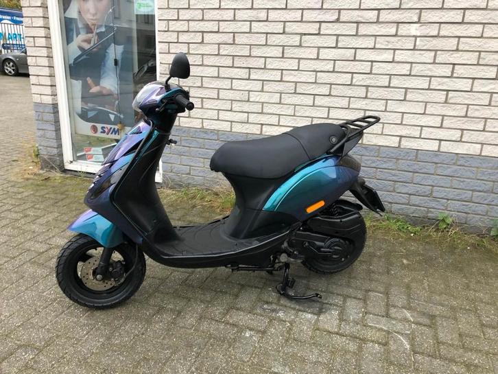 KERSTKRAKERS: PIAGGIO ZIP SP 45KM CAMELEON BJ2016 7000KM, Fietsen en Brommers, Brommers | Tuning en Styling