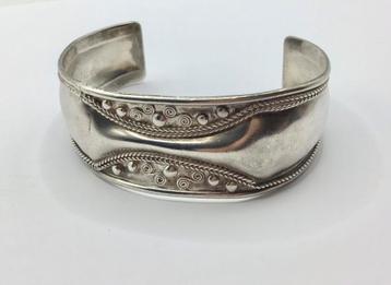 Vintage Berber armband 925 zilver gemerkt rijk bewerkt beschikbaar voor biedingen