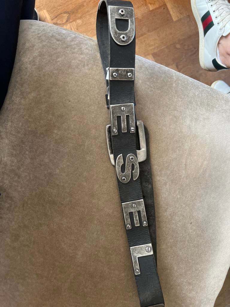 Diesel Riem met Zilveren Letters, Kleding | Heren, Riemen en Ceinturen, Ophalen of Verzenden, Zo goed als nieuw, Zwart, Echt leder