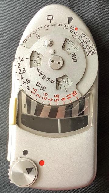 Vintage Leica meter MC in etui  beschikbaar voor biedingen