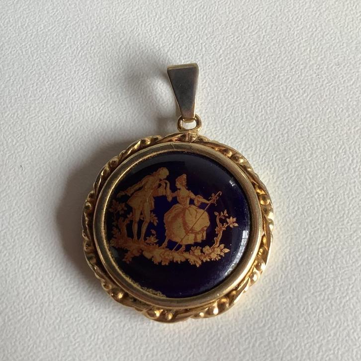 Limoges hangertje met romantisch paar, Antiek en Kunst, Antiek | Porselein, Ophalen of Verzenden