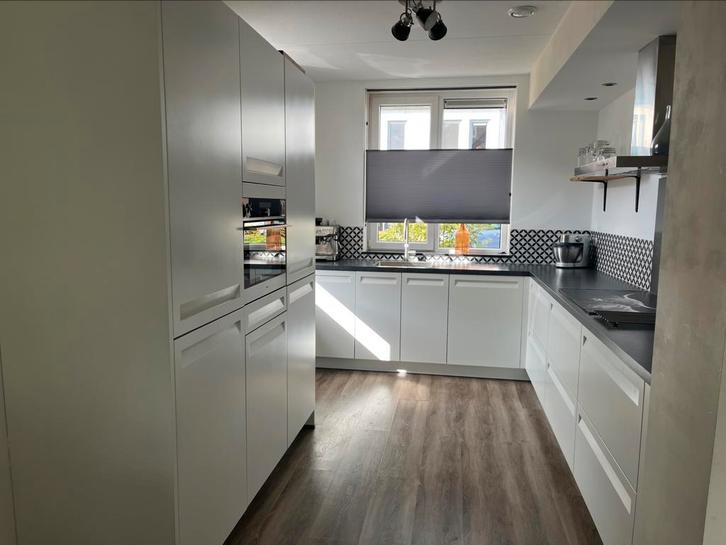 Complete keuken, hoekkeuken, hoge kasten, Huis en Inrichting, Keuken | Complete keukens, Gebruikt, Hoekkeuken, Wit, Kunststof