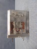 Relais | Finder type 60.42, Hobby en Vrije tijd, Elektronica-componenten, Ophalen of Verzenden, Zo goed als nieuw