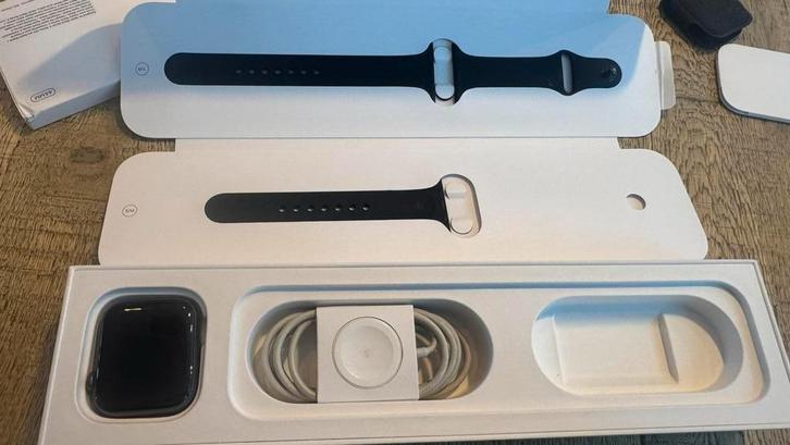 Apple watch series 4 44mm space gray aluminum, Sieraden, Tassen en Uiterlijk, Smartwatches, Gebruikt, iOS, Zwart, Afstand, Calorieverbanding