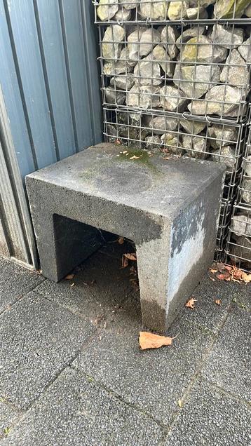 Beton u element beschikbaar voor biedingen