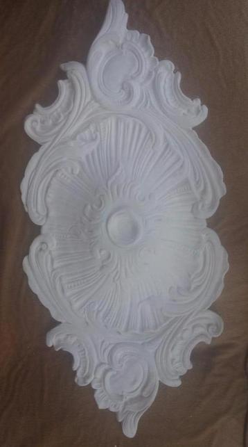 Prachtige ovale ornament van gips, +/- 50x70 cm handmade beschikbaar voor biedingen