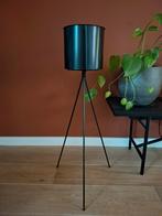 Stijlvolle, zwart, stalen plantenstandaard, Tuin en Terras, Bloempotten, Ophalen, Gebruikt, Rond, Binnen