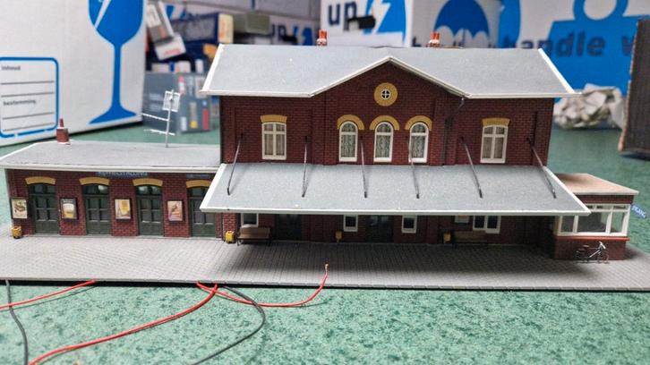 Prachtig Nederlands station H0 NS met verlichting, Hobby en Vrije tijd, Modeltreinen | H0, Zo goed als nieuw, Brug, Tunnel of Gebouw