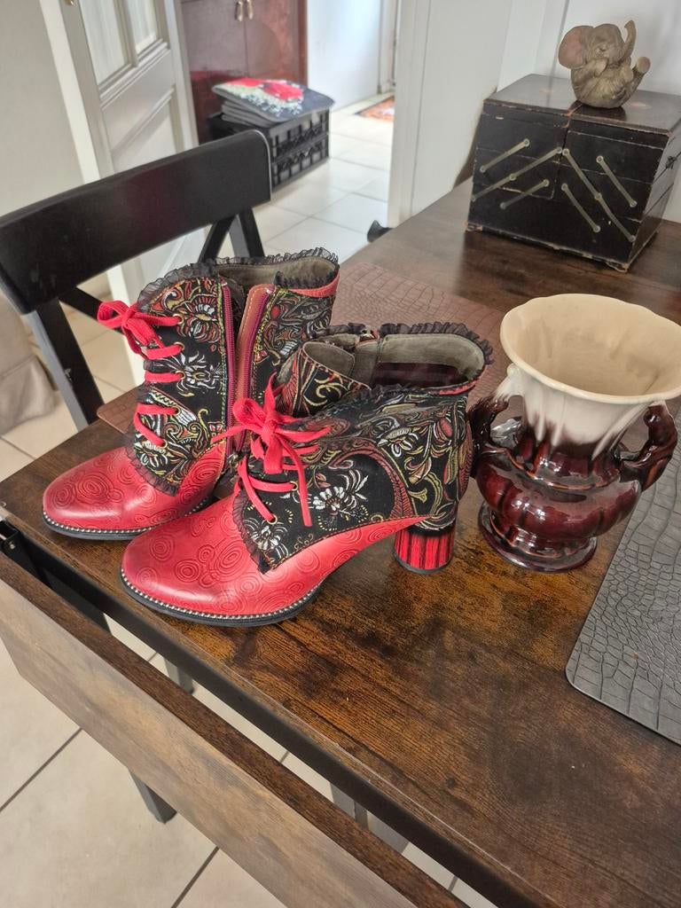 Laura vita laarsen, Kleding | Dames, Ophalen of Verzenden, Zo goed als nieuw, Sneakers of Gympen