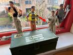 4x Action Man figuren met accessoires en koffer, Ophalen of Verzenden, Gebruikt