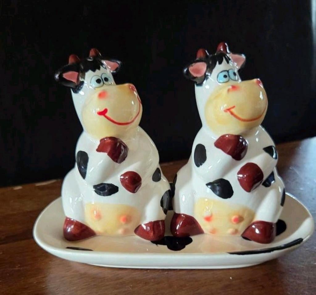 Peper- en zoutstel in koe-vorm, Ophalen of Verzenden, Zo goed als nieuw, Steen/keramiek