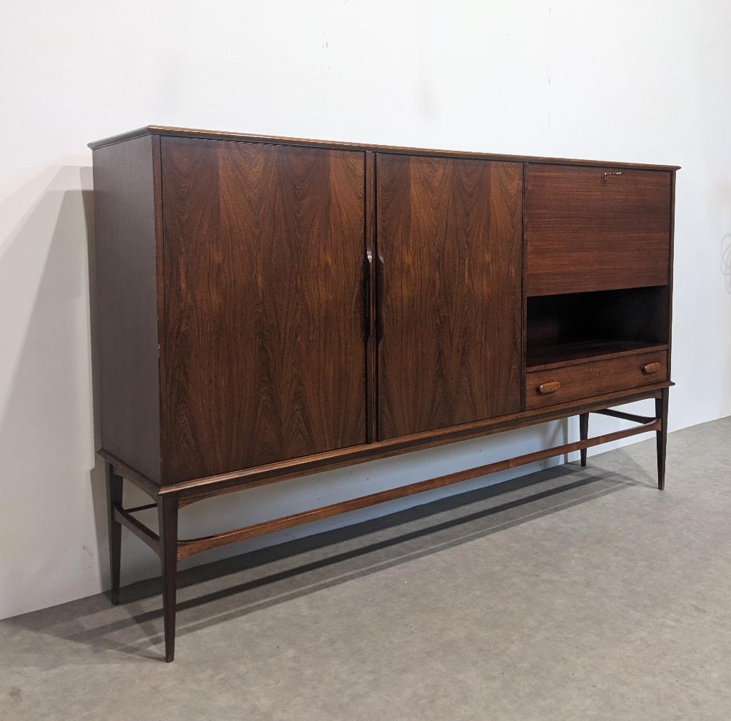 Scandinavisch hoog dressoir van Rio-palissander, Ophalen
