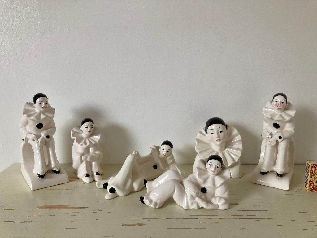 Zes pierrot beeldjes trieste witte clowns met traan pierot, Ophalen of Verzenden, Zo goed als nieuw, Mens