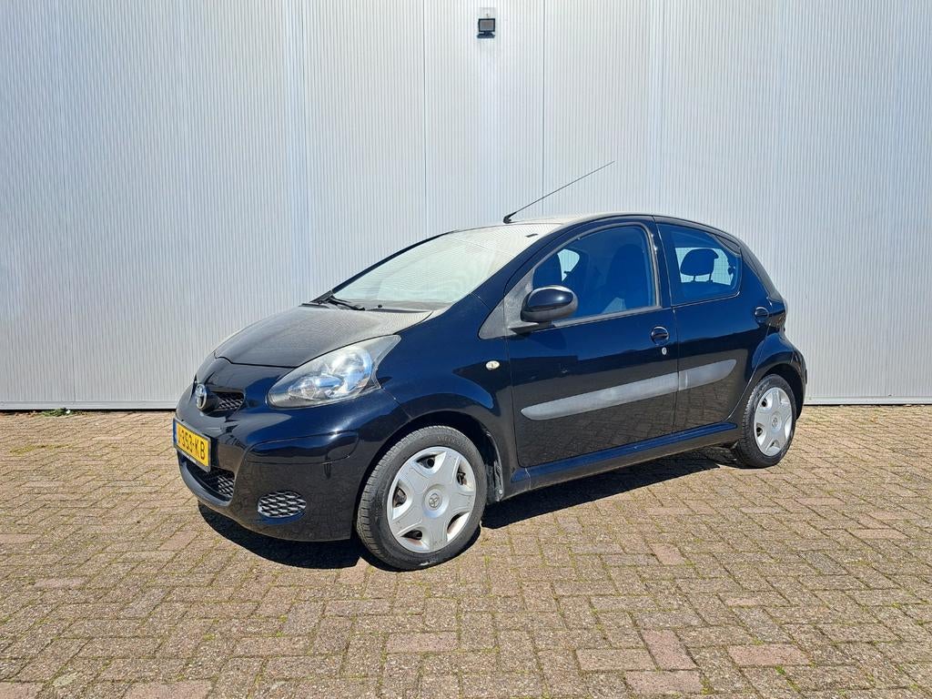 Toyota Aygo 1.0 12V Vvt-i 5DRS 2010 Zwart, Auto's, Voorwielaandrijving, Zwart, Elektrische ramen, 4 stoelen
