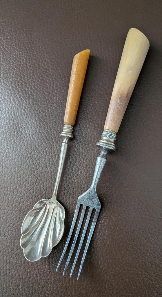 Antieke suiker lepel en vork met benen/ hoorn handvat., Antiek en Kunst, Antiek | Bestek, Ophalen of Verzenden