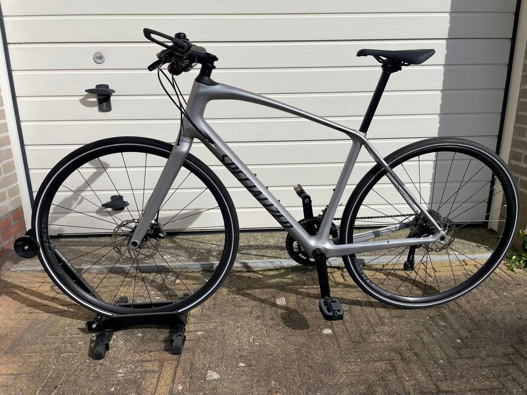 Specialized type Sirrus maat M kleur: Silver/charcoal/black, Ophalen, Zo goed als nieuw, Minder dan 10 versnellingen, Overige merken