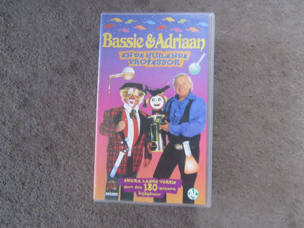 2 Videobanden: Bassie& Adriaan De huilende professor OPHALEN, Cd's en Dvd's, VHS | Kinderen en Jeugd, Ophalen, Gebruikt, Alle leeftijden