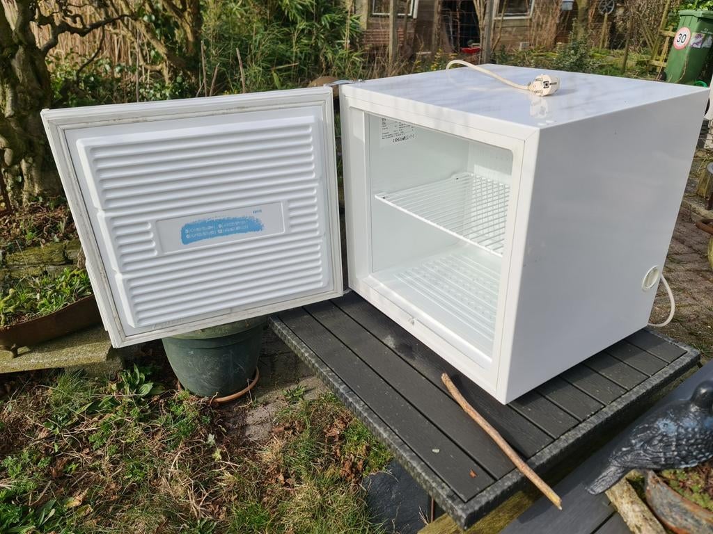 Vriezer klein Zanussi 50 liter compact 2 planken, Ophalen, Gebruikt, Minder dan 85 cm, Minder dan 60 cm